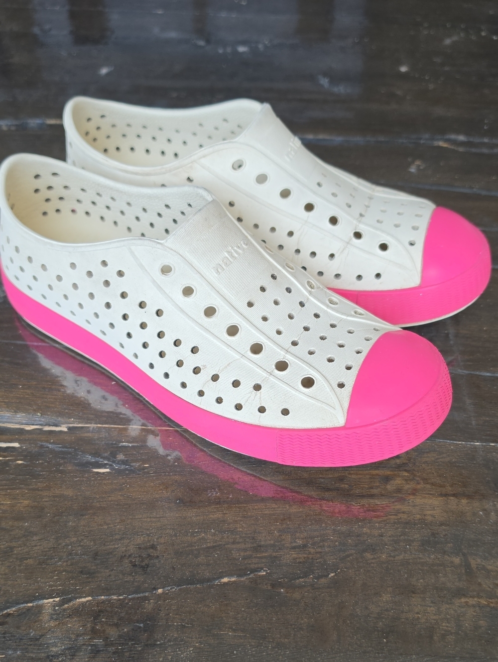 (J4) Native Kids Slip-On Water Shoes in White with Pink Accents Breathable Comfy